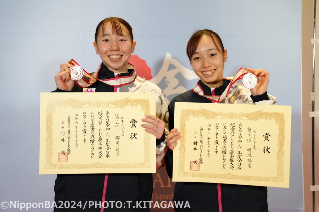 女子シングルス：明地陽菜（右：再春館製薬所）、郡司莉子（再春館製薬所）