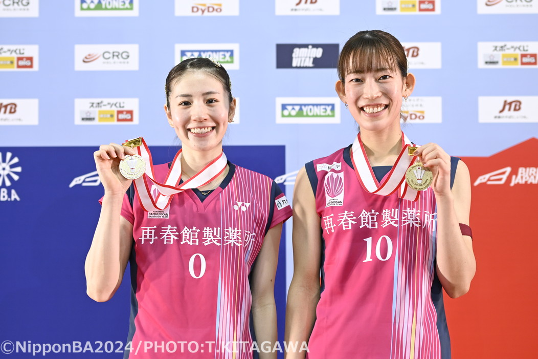 志田千陽（左）／松山奈未（再春館製薬所）