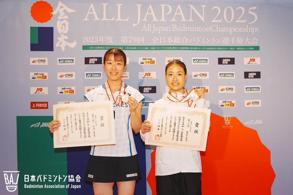 女子シングルス：水津 愛美（左、ACT SAIKYO）、奥原 希望（東京都バドミントン協会）