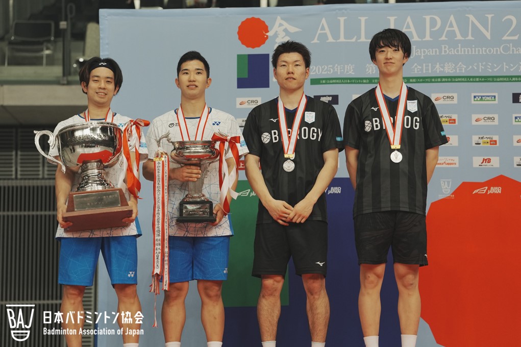 山下 恭平（中央左）／緑川 大輝（NTT東日本）、岡村 洋輝（右）／三橋 健也（BIPROGY）