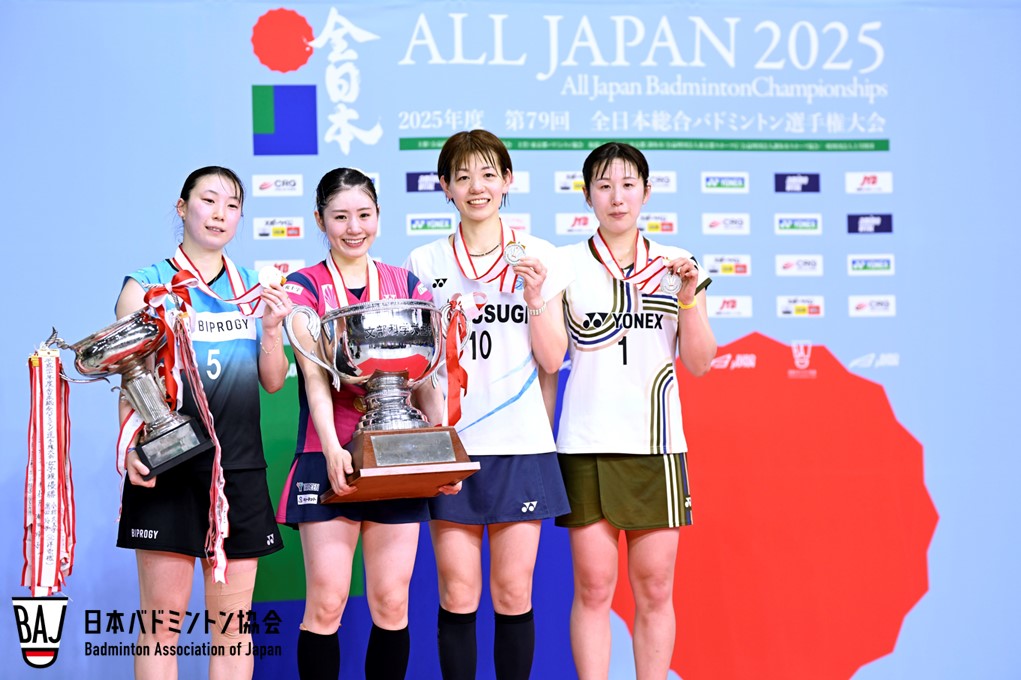 志田 千陽（中央左）／五十嵐 有紗（再春館製薬所／BIPROGY）、櫻本 絢子（右）／廣田 彩花（ヨネックス／岐阜Bluvic）